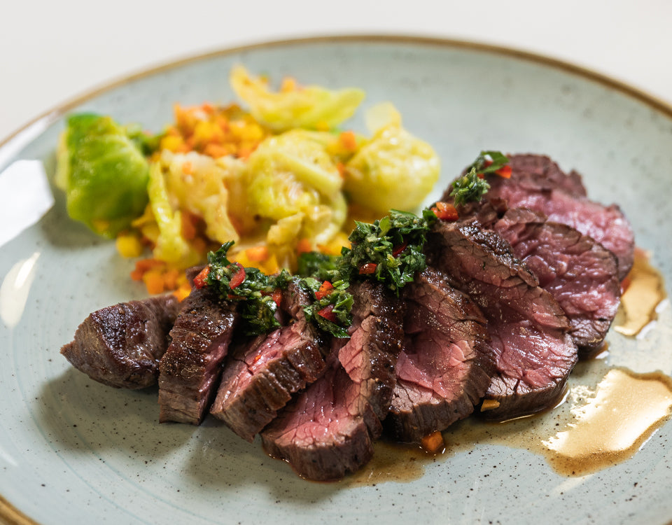 Hovězí steak s chimichurri omáčkou a zeleninou