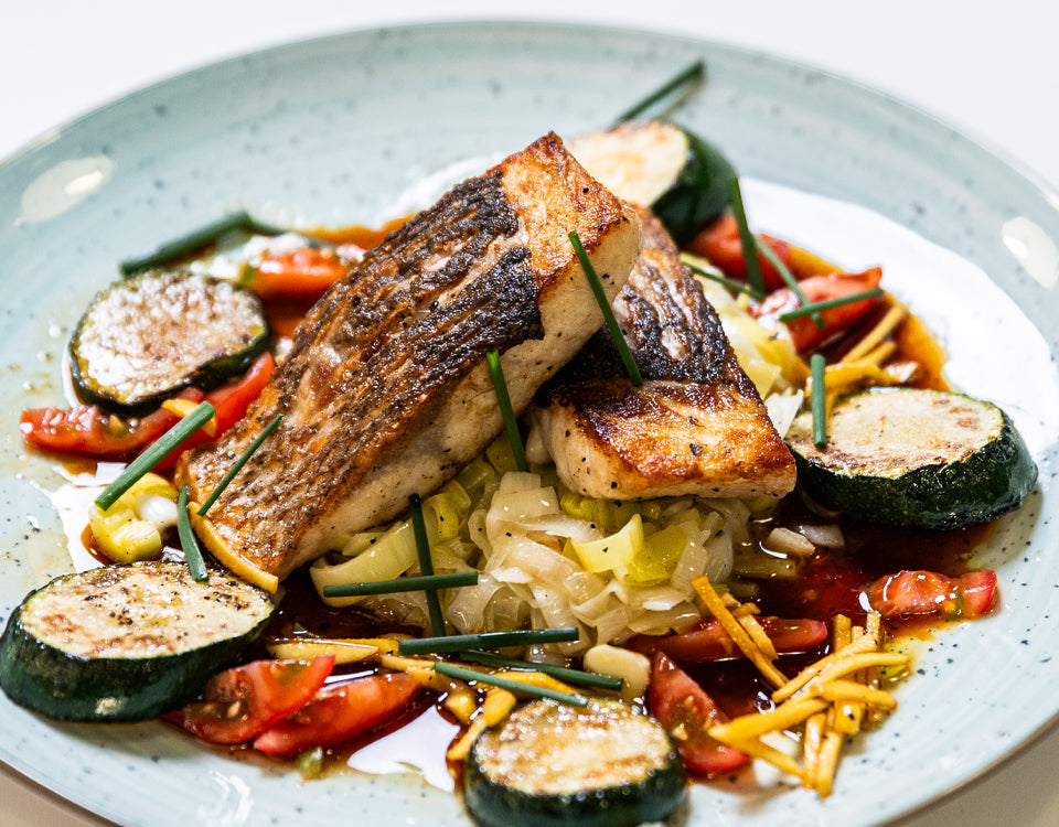 Mořský vlk s restovanou zeleninou