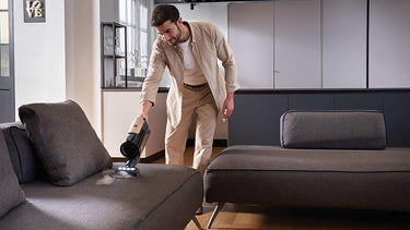 Picks up pet haier easily