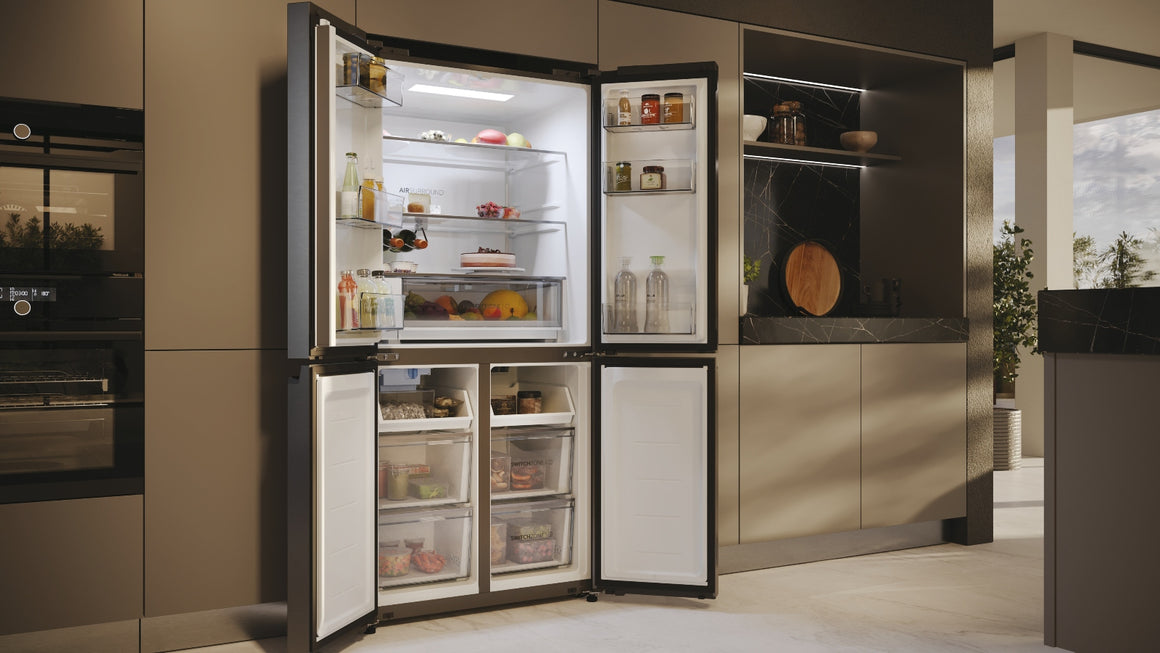 Frigorífico multipuerta en la cocina