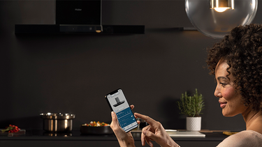 Le contrôle complet de la hotte est à portée de clic.