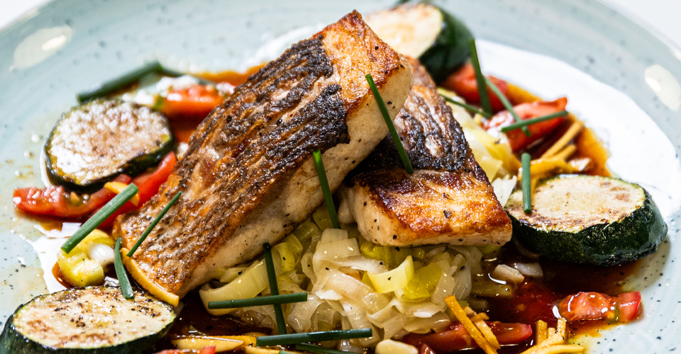 Morský vlk s restovanou zeleninou