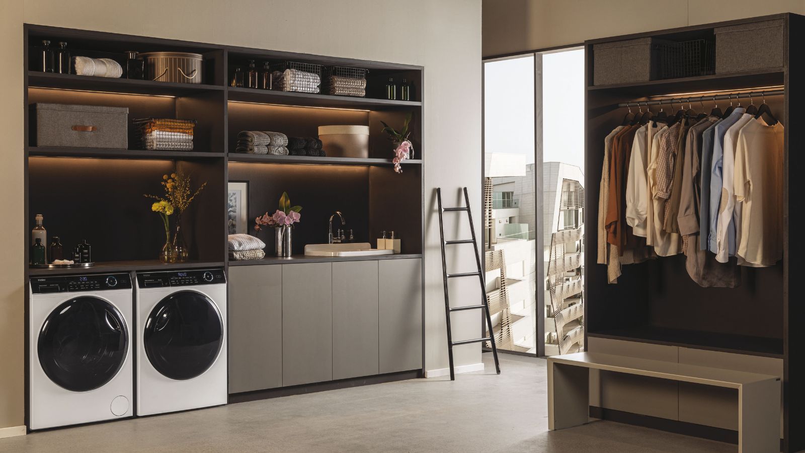 Plamy żywicy na ubraniach: jak je usunąć