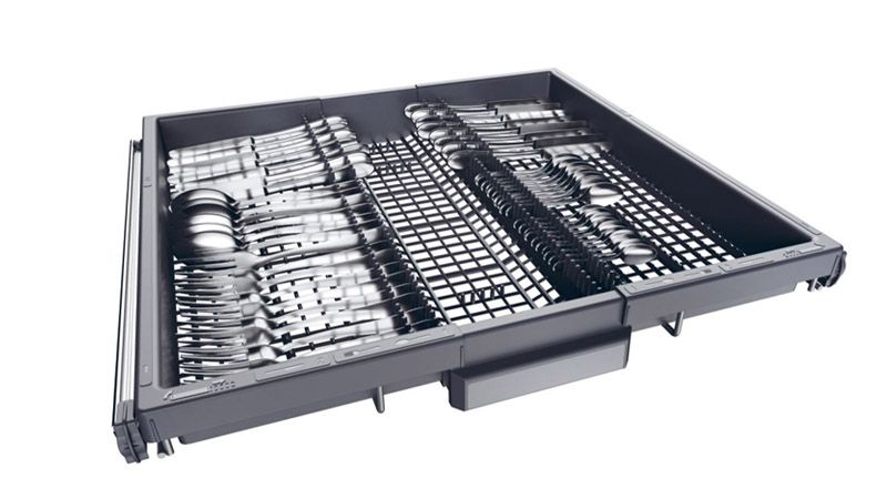 Třetí zásuvka na příbory