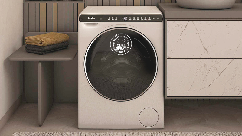 Smart dual spray for improved hygiene