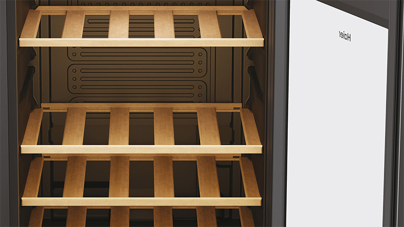 Vkusné drevené police