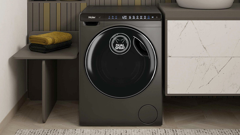 Smart dual spray for improved hygiene