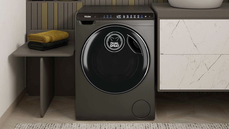 Smart dual spray for improved hygiene