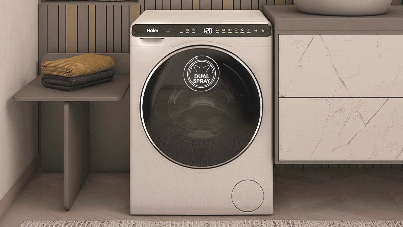 Smart dual spray for improved hygiene