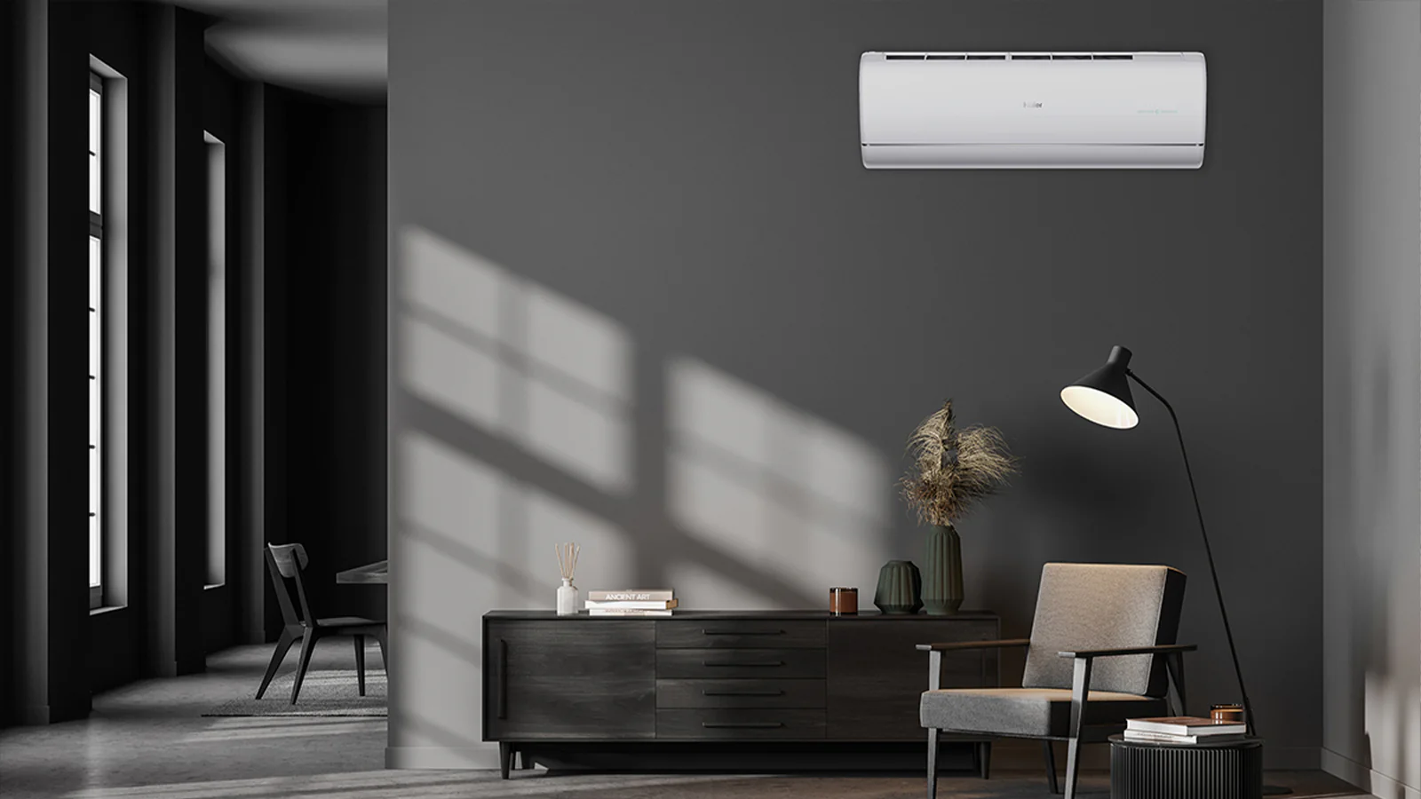Condizionatore Haier Jade montato a parete in un ambiente moderno, design elegante e minimalista