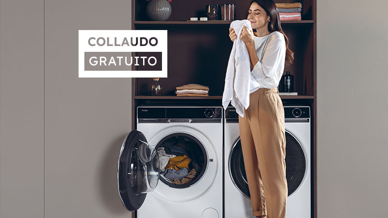 Persona accanto a lavatrice e asciugatrice Haier, con vestiti in mano, promozione “Collaudo gratuito”