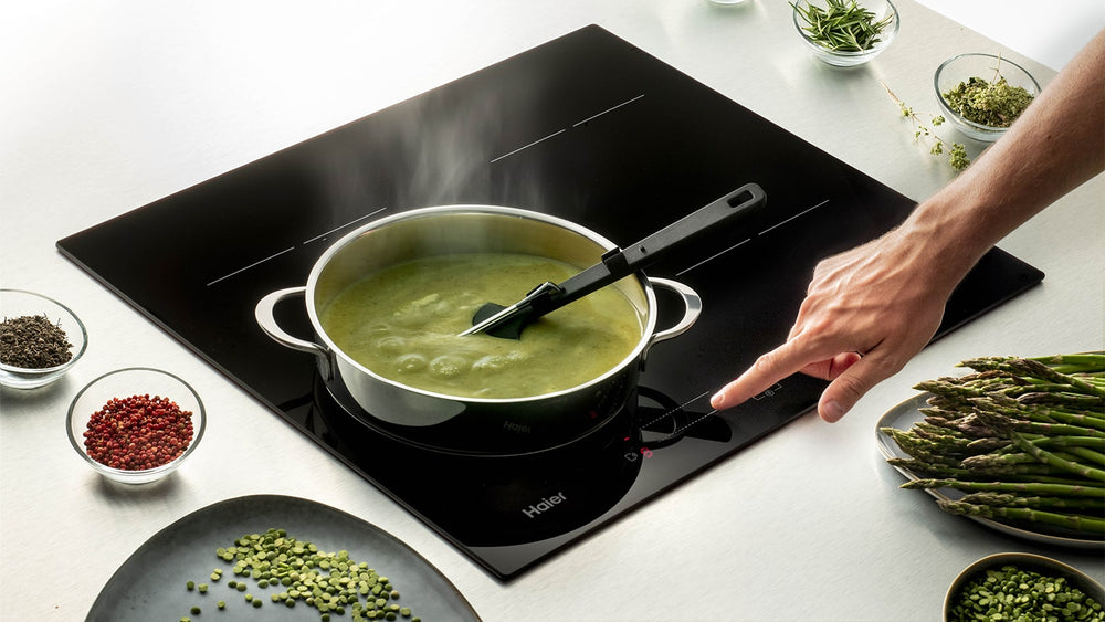 Piano cottura Haier Serie 4 con Slider touch, la funzione che ti permette di scegliere e cambiare la potenza di ogni zona