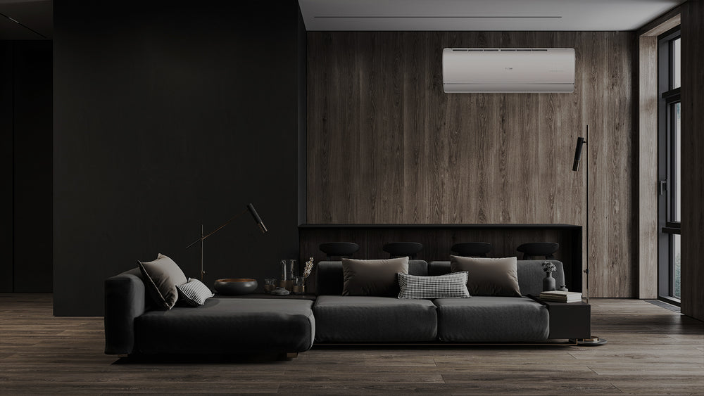 Condizionatore Haier a parete in un salotto moderno con divano angolare, pareti scure e arredamento minimalista