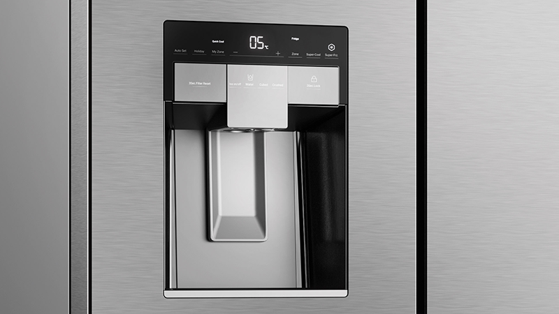 Focus su scompartimento del ghiaccio del frigorifero multiporta inox. Lo scompartimento si chiama "AbsoluteIce".