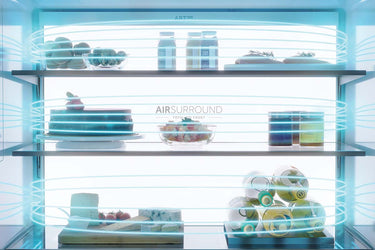 Focus sull'interno di un frigorifero con funzione "Air Surround".