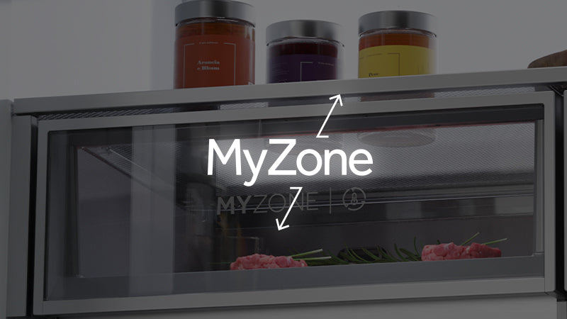 Cassetto MyZone del frigorifero Haier aperto con vari alimenti, evidenziato da una freccia e scritta MyZone