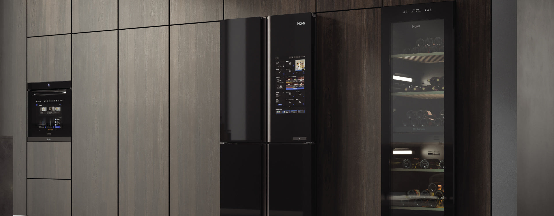 Cucina moderna con elettrodomestici Haier da incasso: forno, frigorifero con display digitale e cantinetta vino con porta in vetro, mobili in legno chiaro e scuro