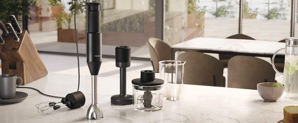 Frullatore a immersione I-Master Serie 5 con accessori, tra cui bicchiere tritatutto, doppie fruste, schiacciapatate.
